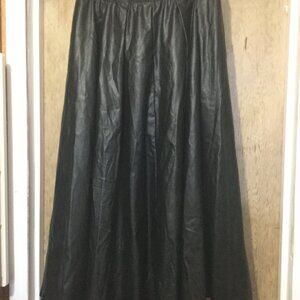 H&M faux leather maxi skirt has pockets is a very full skirt with elastic waist